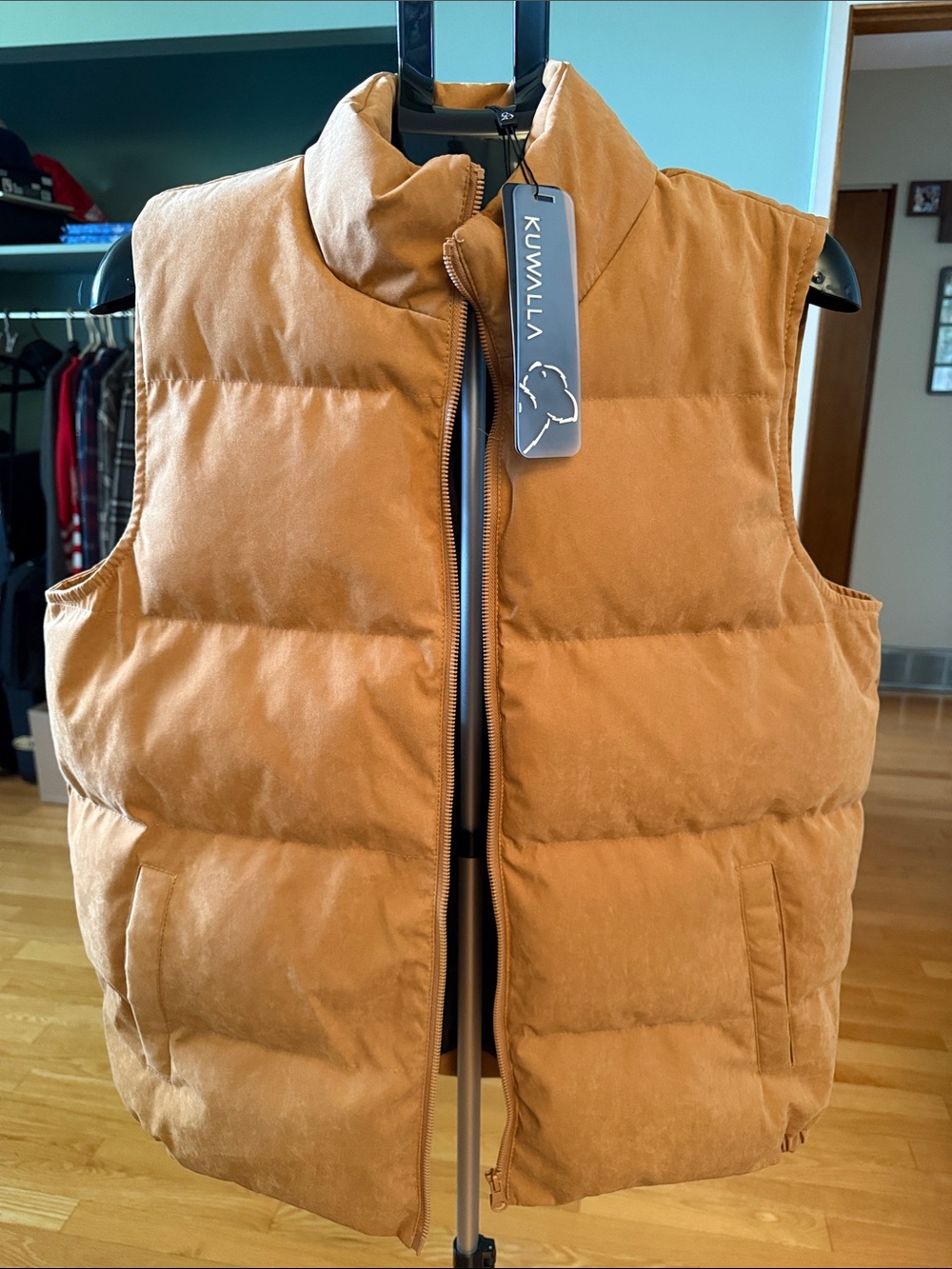 NWT Men’s Tan Puffer Vest